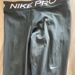 BNWT Nike Pro tights